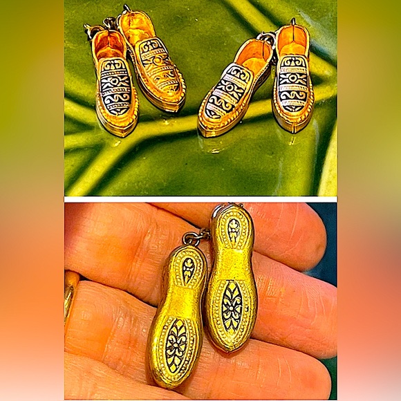 Damascene pair shoe charms jewelry gold inlay Spain unmarked vintage - Picture 1 of 5